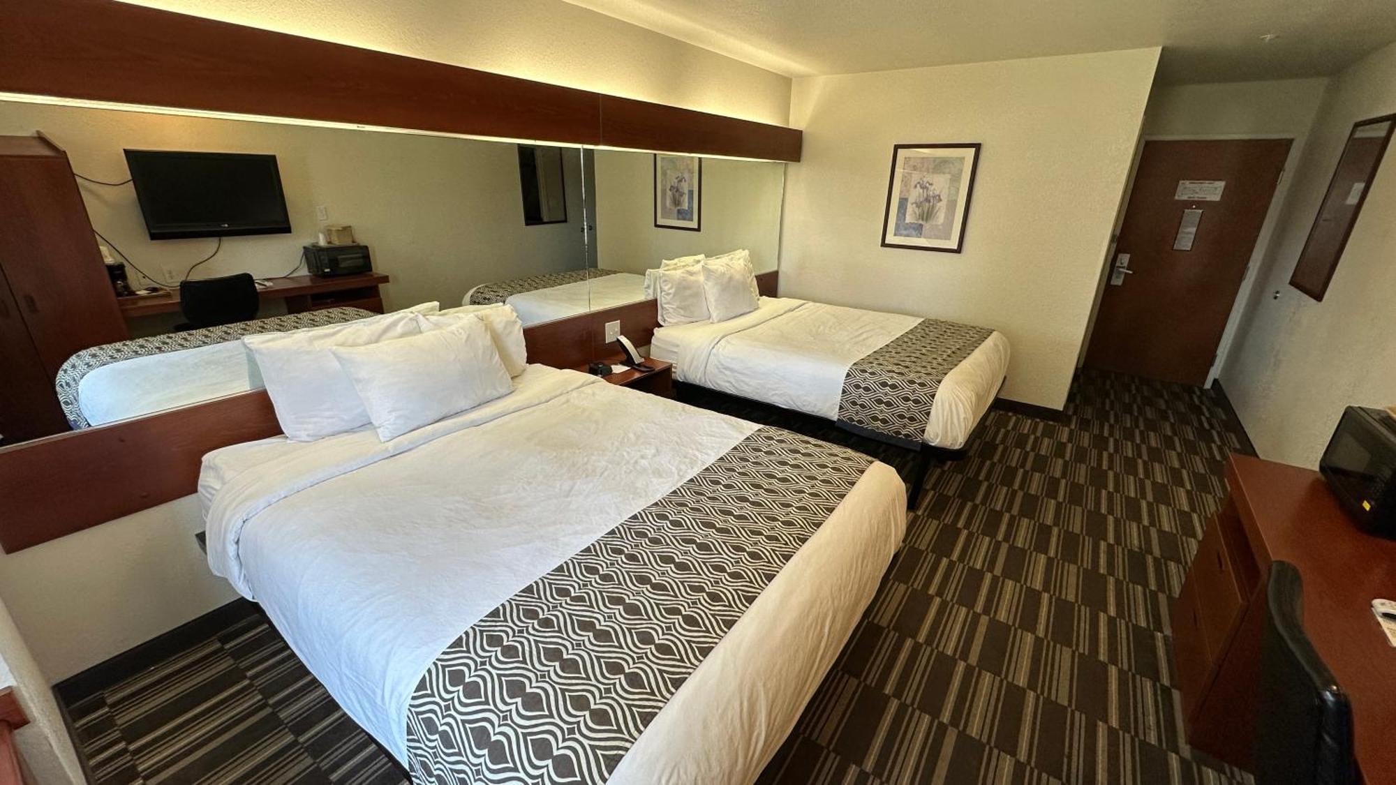 Microtel Inn And Suites By Wyndham Miami Ok Exterior foto
